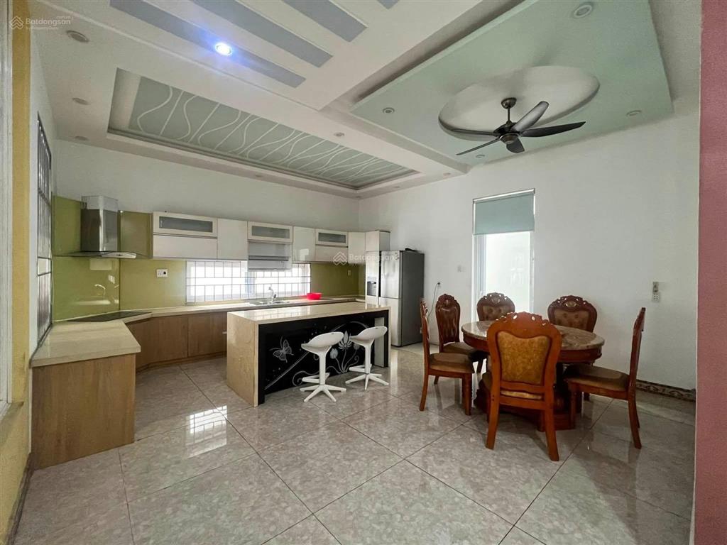 Cho thuê biệt thự trong kdc hiệp thành 3, thủ dầu một, bình dương
 diện tích  15*20 (300m2)