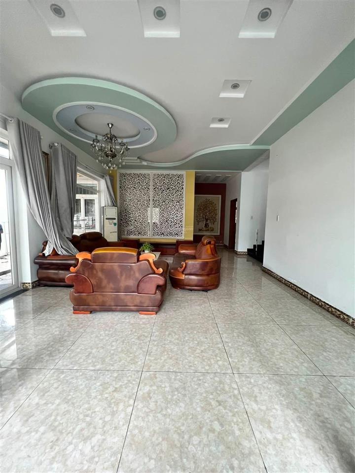 Cho thuê biệt thự trong kdc hiệp thành 3, thủ dầu một, bình dương
 diện tích  15*20 (300m2)