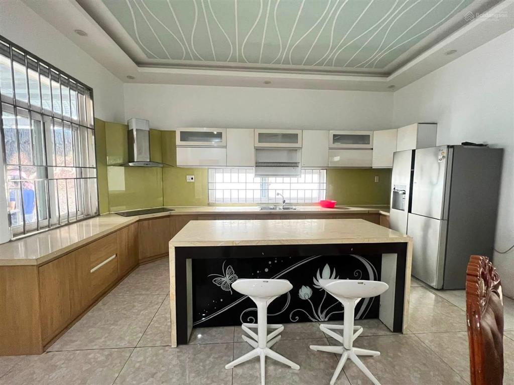 Cho thuê biệt thự trong kdc hiệp thành 3, thủ dầu một, bình dương
 diện tích  15*20 (300m2)