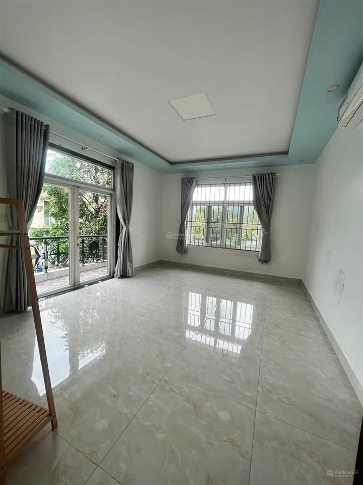 Cho thuê biệt thự trong kdc hiệp thành 3, thủ dầu một, bình dương
 diện tích  15*20 (300m2)