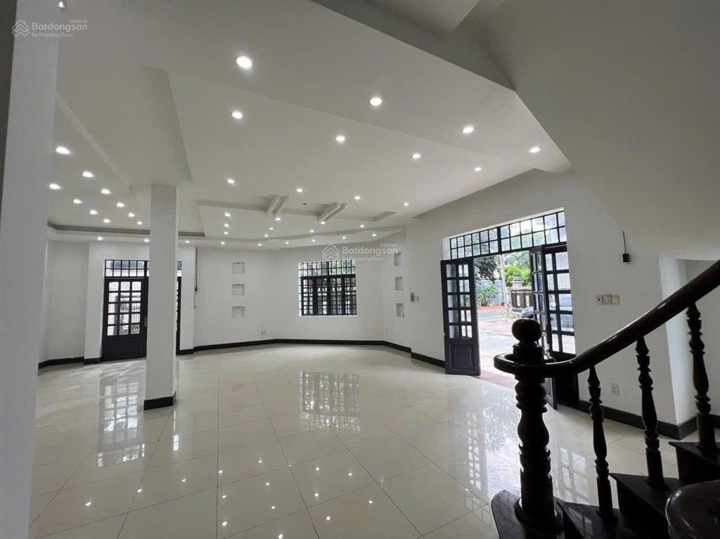 Cho thuê căn góc kdc phú hoà thủ dầu một  bình dương  diện tích 10 x 20m  tk 1 trệt, 1 lầu