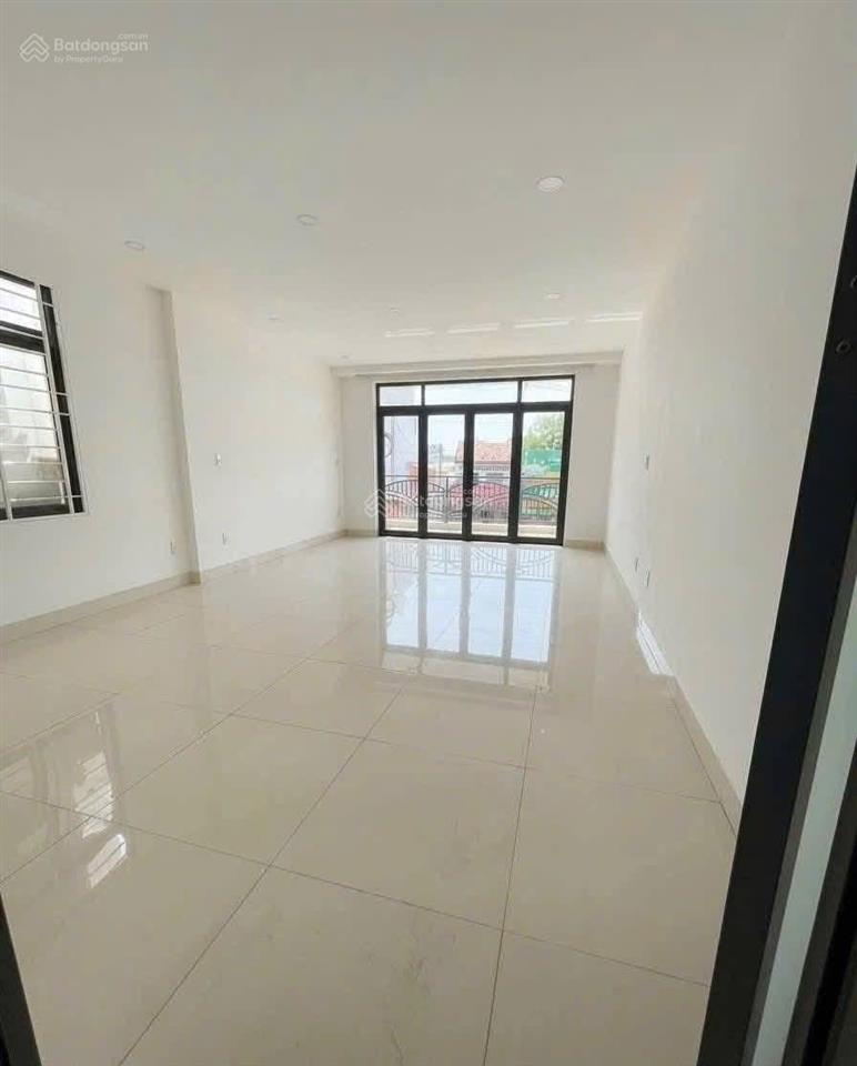 Cho thuê nhà cách mạng tháng 8, thủ dầu một
 diện tích  5,5x30 (170m2)
 nhà 1 trệt 2 lầu