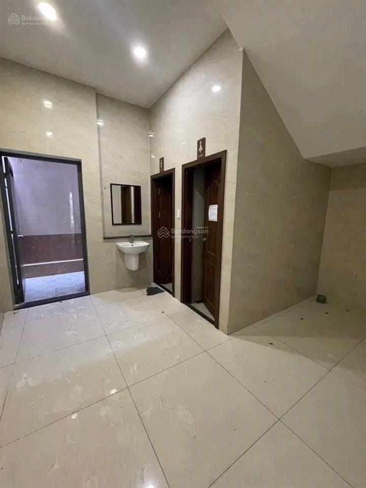 Cho thuê nhà cách mạng tháng 8, thủ dầu một
 diện tích  5,5x30 (170m2)
 nhà 1 trệt 2 lầu