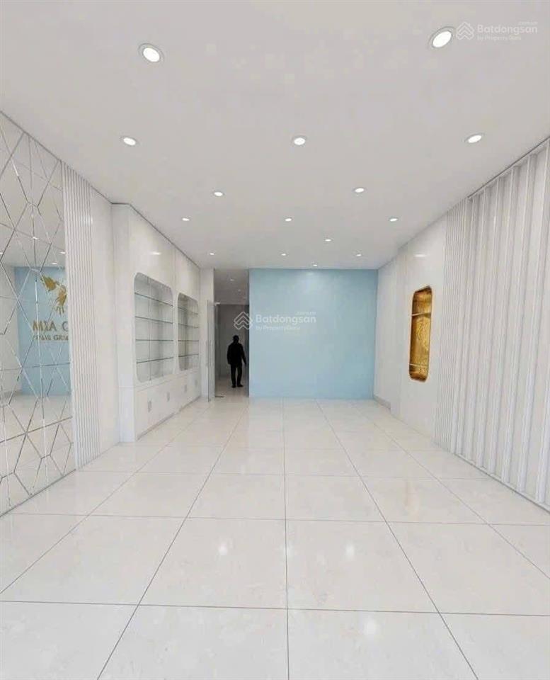 Cho thuê nhà cách mạng tháng 8, thủ dầu một
 diện tích  5,5x30 (170m2)
 nhà 1 trệt 2 lầu