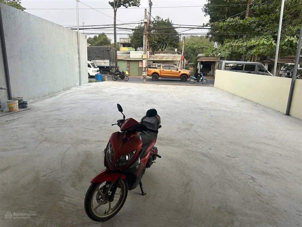 Cho thuê xưởng gần thành phố mới bình dương
 diện tích xưởng 300m2, sân rộng 150m2