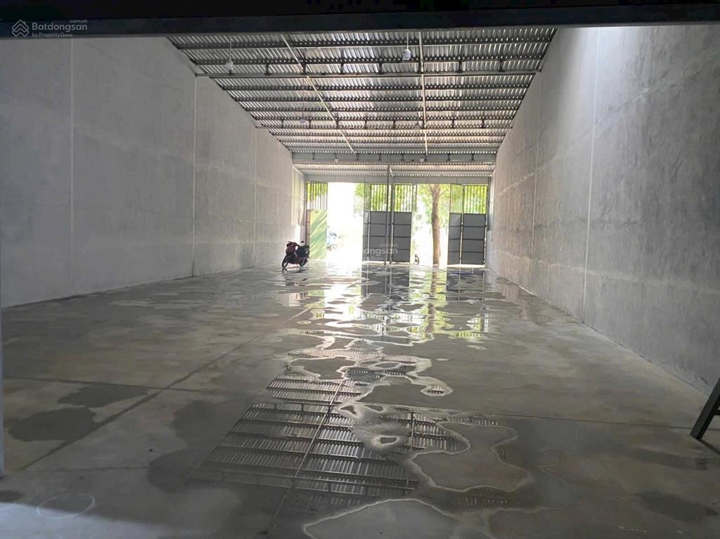 Cho thuê kho mới 100% gần thành phố mới, bình dương

 diện tích 10x30 ( 300m2)