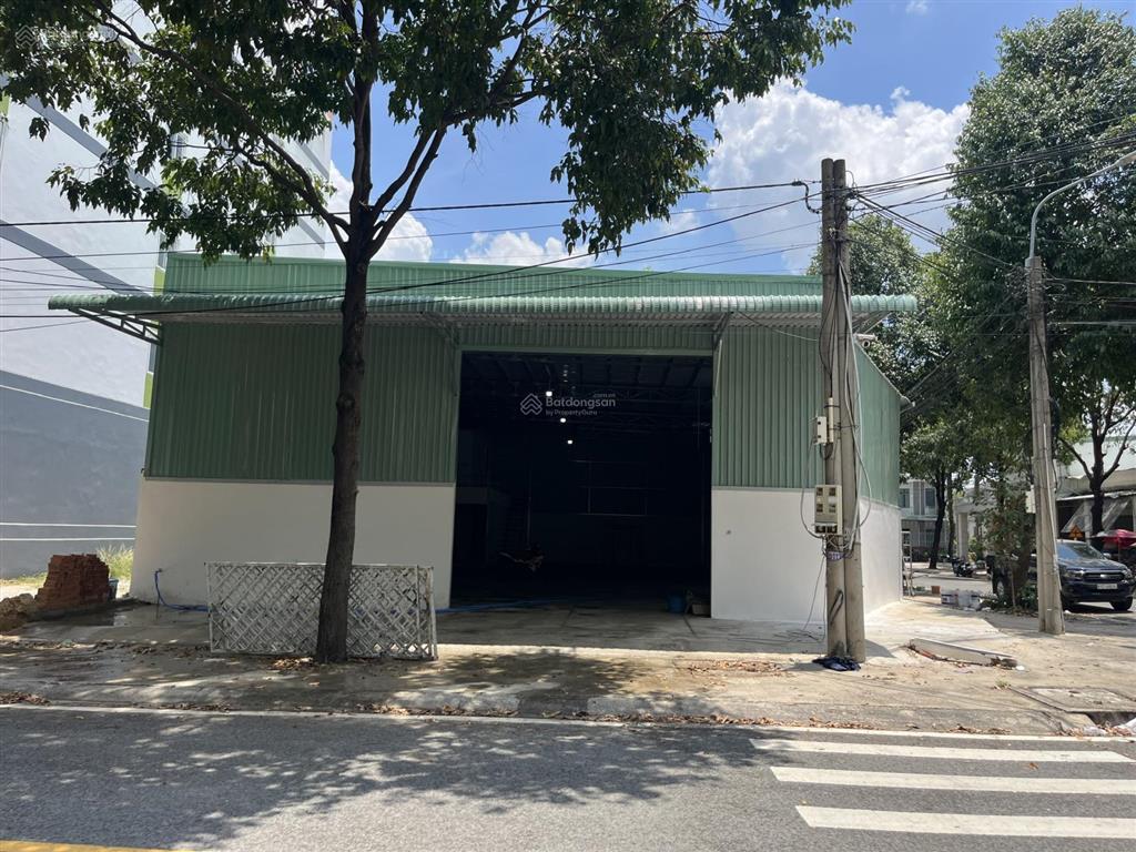 Cho thuê kho xưởng 450m2 mới 100% tp mới, bình dương