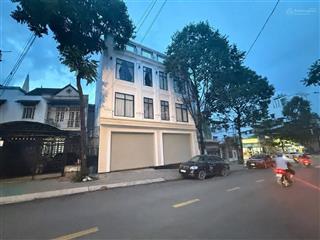 Cho thuê mặt bằng ngã 6 thủ dầu một  diện tích 11x10 thông suốt có wc  thiết kế 1 trệt 2 lầu