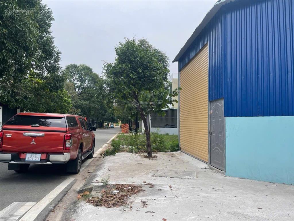Cho thuê kho mới phú tân gần thành phố mới bình dương
 diện tích 300m²  góc 2 mặt tiền