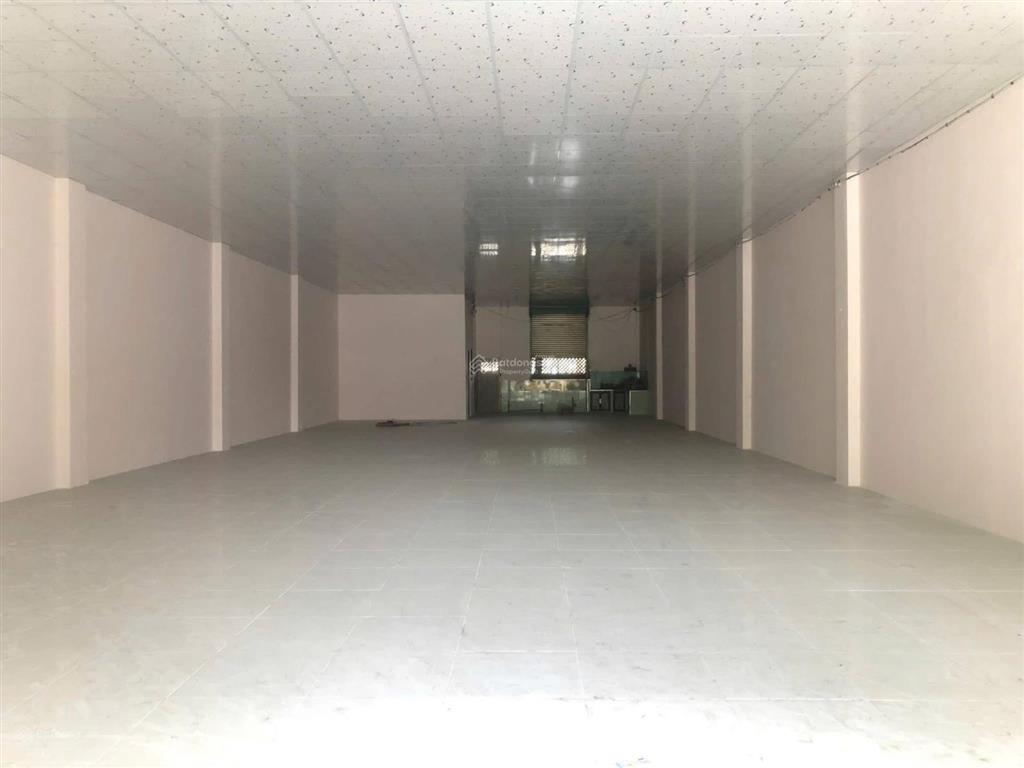 Cho thuê mặt bằng vip trung tâm tp thủ dầu một
 diện tích 10 x 30 (300m2) thông thoáng.