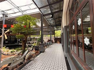 Cho thuê lô góc thành phố mới  diện tích 775m²
 gồm 3 phân khu nhà gỗ
2 phòng ngủ phong cách