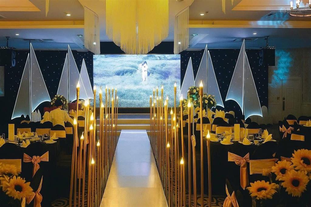 Cho thuê tòa nhà 2.400m2 sàn trung tâm thủ dầu một.
mặt tiền đường lớn phù hợp làm showroom nh