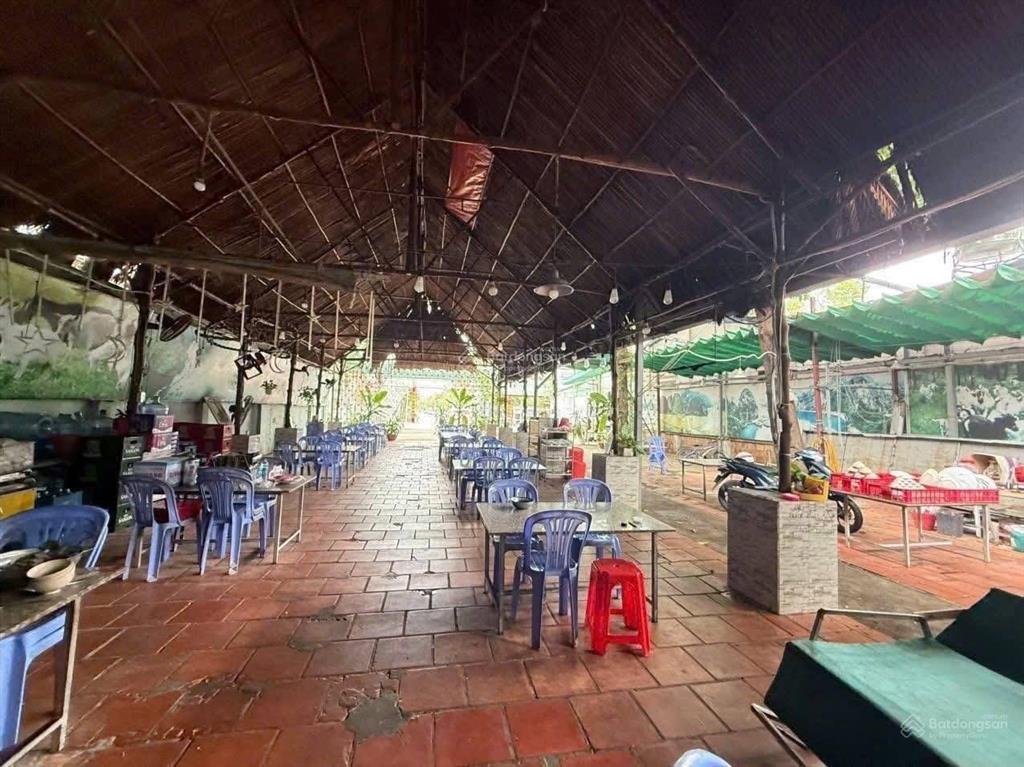 Cho thuê mặt bằng đường lê hồng phong  thủ dầu một  diện tích 14 x 46 (650m2)  có 300m2 thổ cư