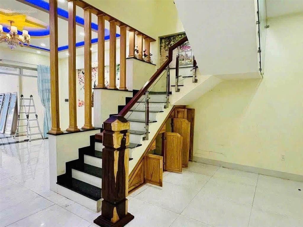 Cho thuê nhà mặt tiền gần vòng xoay hiệp thành 3, thủ dầu một, bình dương