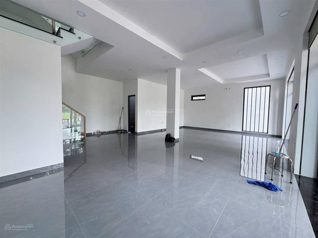 Cho thuê nhà mặt tiền p. hiệp thành, thủ dầu một, bình dương. nhà mới 100%  diện tích sàn 320m2