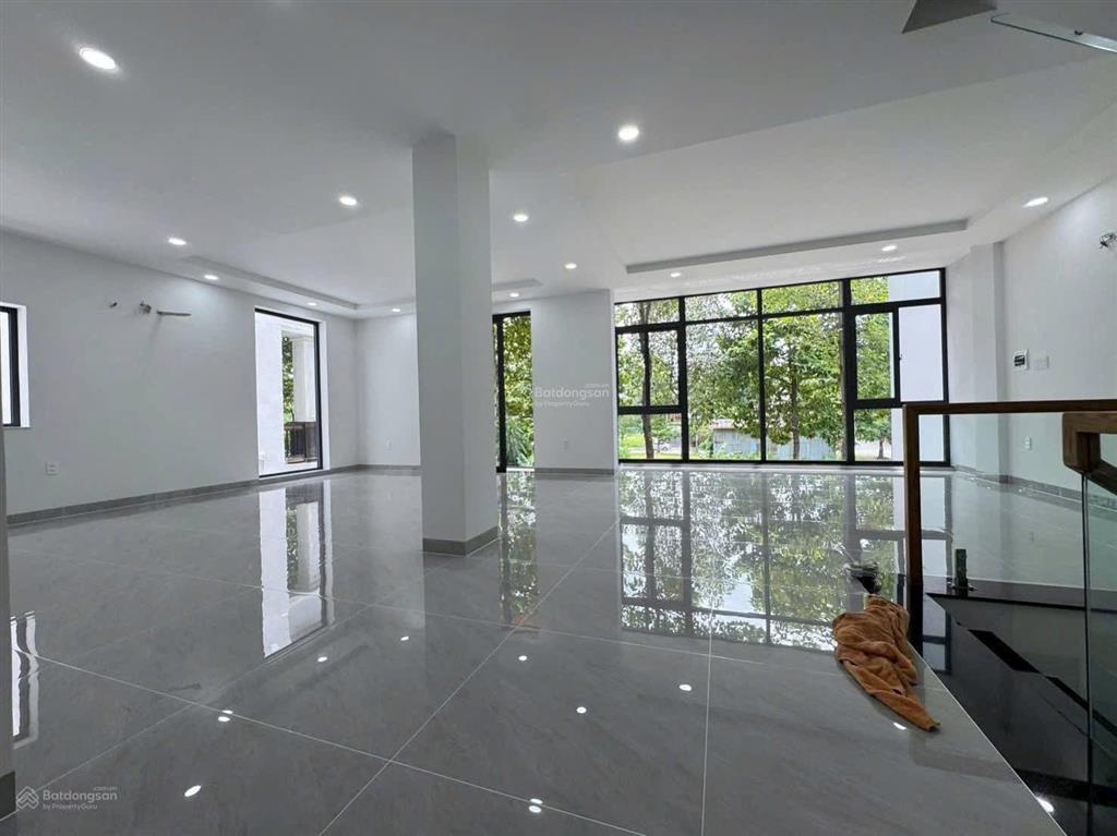 Cho thuê nhà mặt tiền p. hiệp thành, thủ dầu một, bình dương. nhà mới 100%  diện tích sàn 320m2