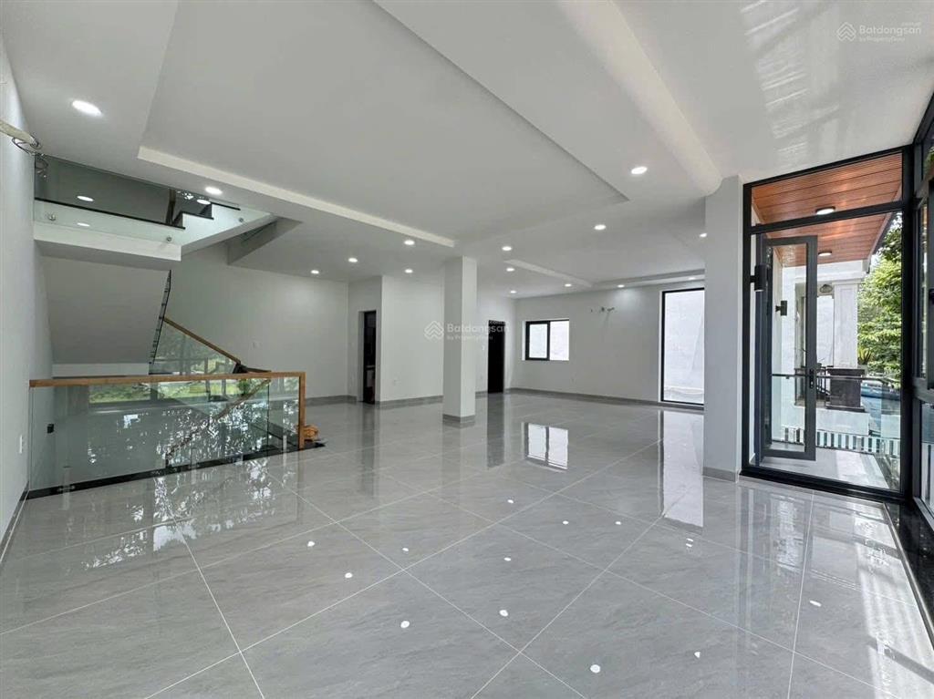 Cho thuê nhà mặt tiền p. hiệp thành, thủ dầu một, bình dương. nhà mới 100%  diện tích sàn 320m2