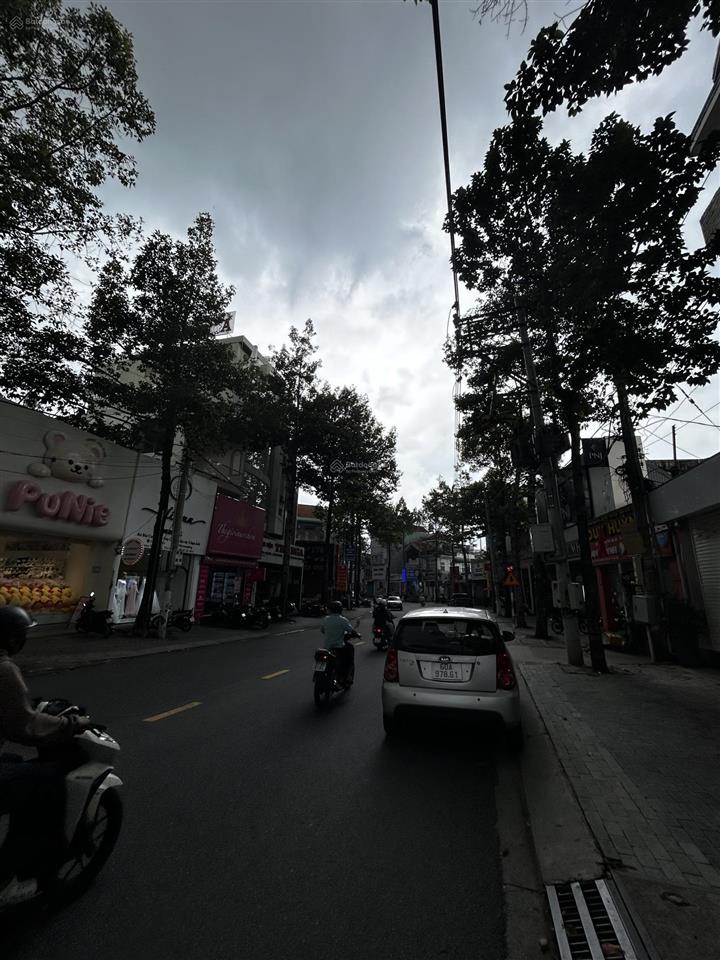 Dành cho các thương hiệu lớn đây ạ mặt bằng 3.000m2 sàn mặt tiền yersin, thủ dầu một