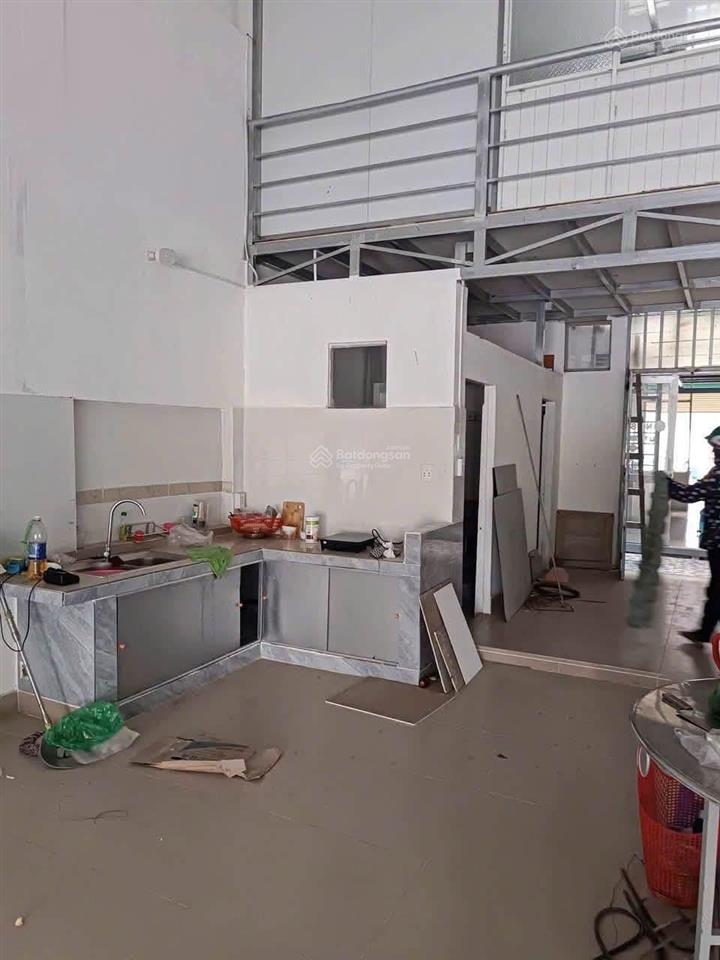 16tr/1 tháng, cho thuê kho gần thành phố mới bình dương
 diện tích 9x20m
 thiết kế phòng ngủ,