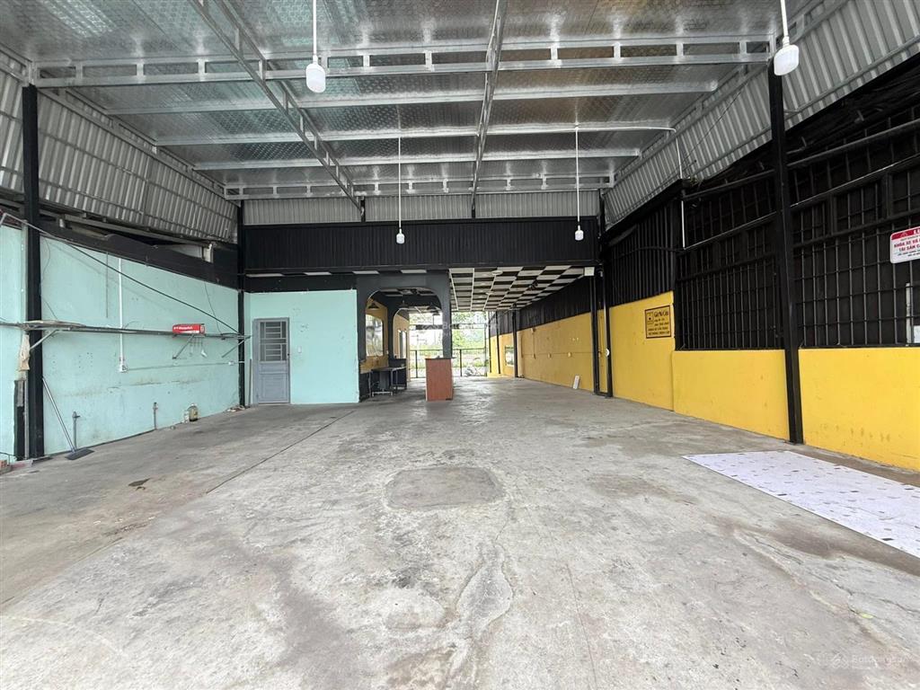 Cho thuê mặt bằng kinh doanh gần chợ phú mỹ, tdm bình dương  diện tích 10,5x30m thông suốt