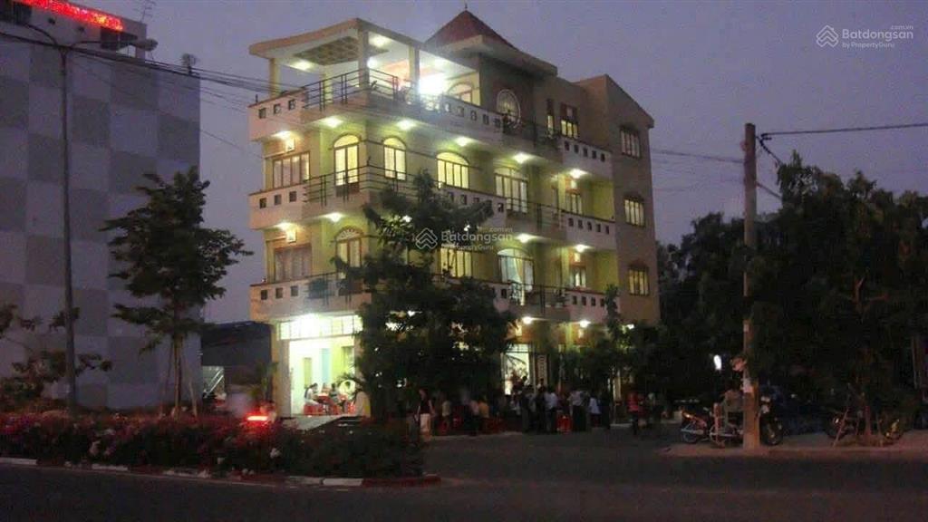 Cho thuê lô góc 2 mặt tiền hoàng văn thụ, chánh nghĩa, thủ dầu một. vị trí đẹp, trung tâm thành phố