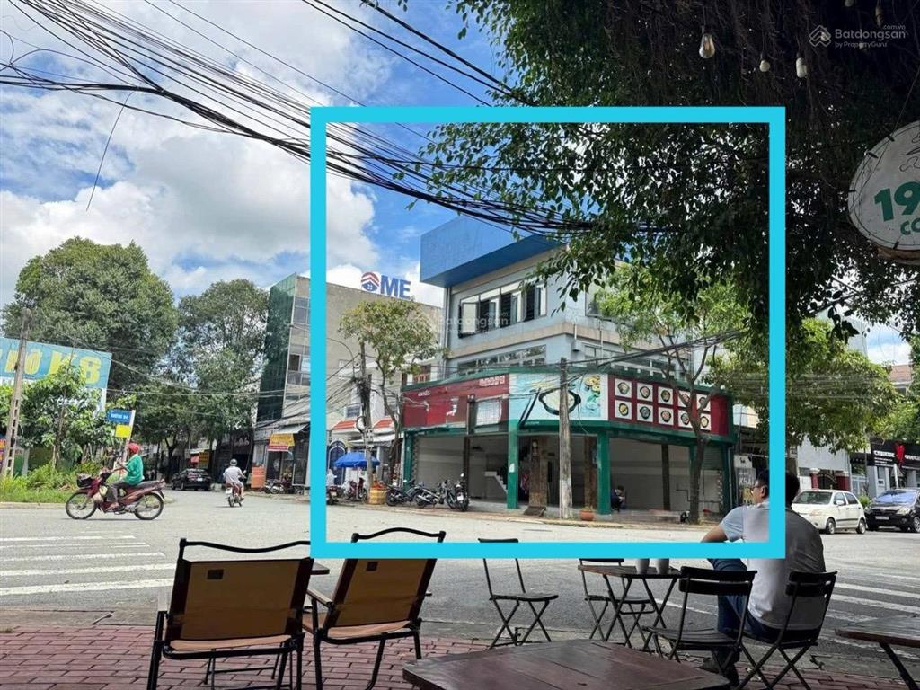 Cho thuê mặt bằng góc ngã 4 ngay đại học bình dương  diện tích 10x10m (1 trệt 2 lầu thông suốt