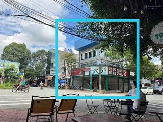 Cho thuê mặt bằng góc ngã 4 ngay đại học bình dương  diện tích 10x10m (1 trệt 2 lầu thông suốt