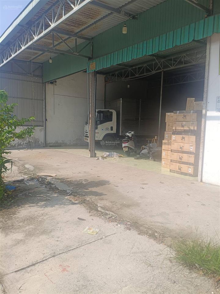 Cho thuê kho phường hòa phú, thủ dầu một  diện tích 15 x 20 (300m2).
– thông suốt có văn phòng