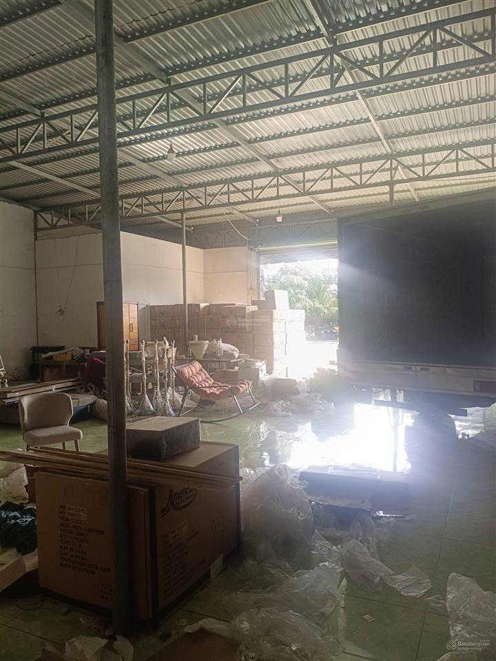 Cho thuê kho phường hòa phú, thủ dầu một  diện tích 15 x 20 (300m2).
– thông suốt có văn phòng