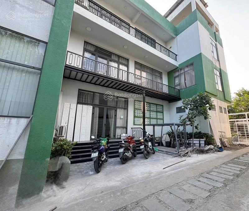 Cho thuê tòa nhà mặt tiền phạm ngọc thạch, thủ dầu một, bình dương
 diện tích 11 x 30
