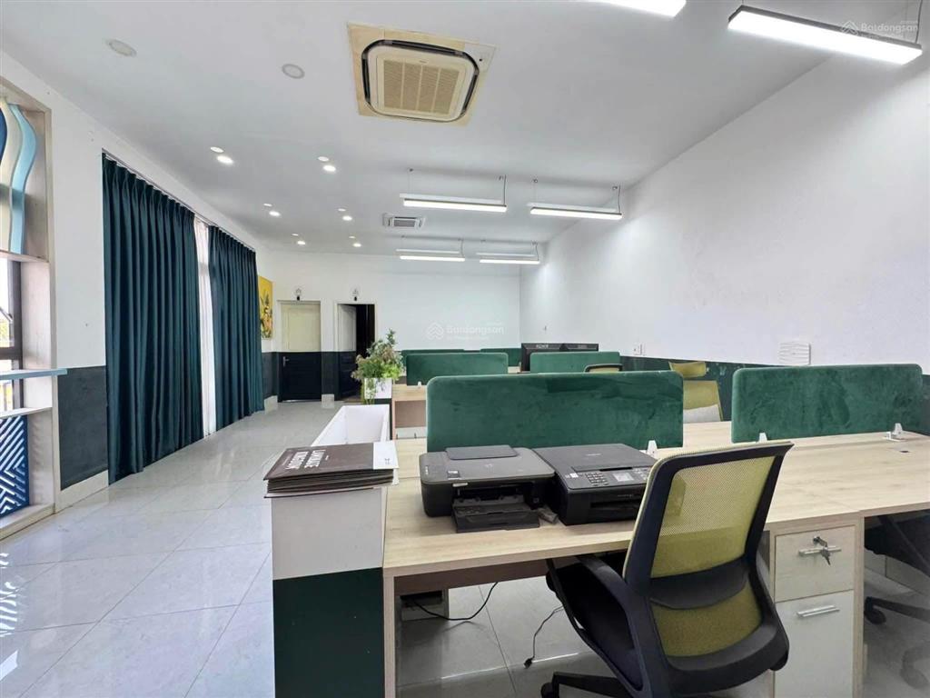Cho thuê tòa nhà mặt tiền phạm ngọc thạch, thủ dầu một, bình dương
 diện tích 11 x 30
