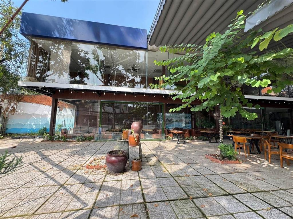 Cho thuê mbkd 800m trung tâm thủ dầu một, bình dương  diện tích 800m2, mặt tiền 35m  có sẵn nhà