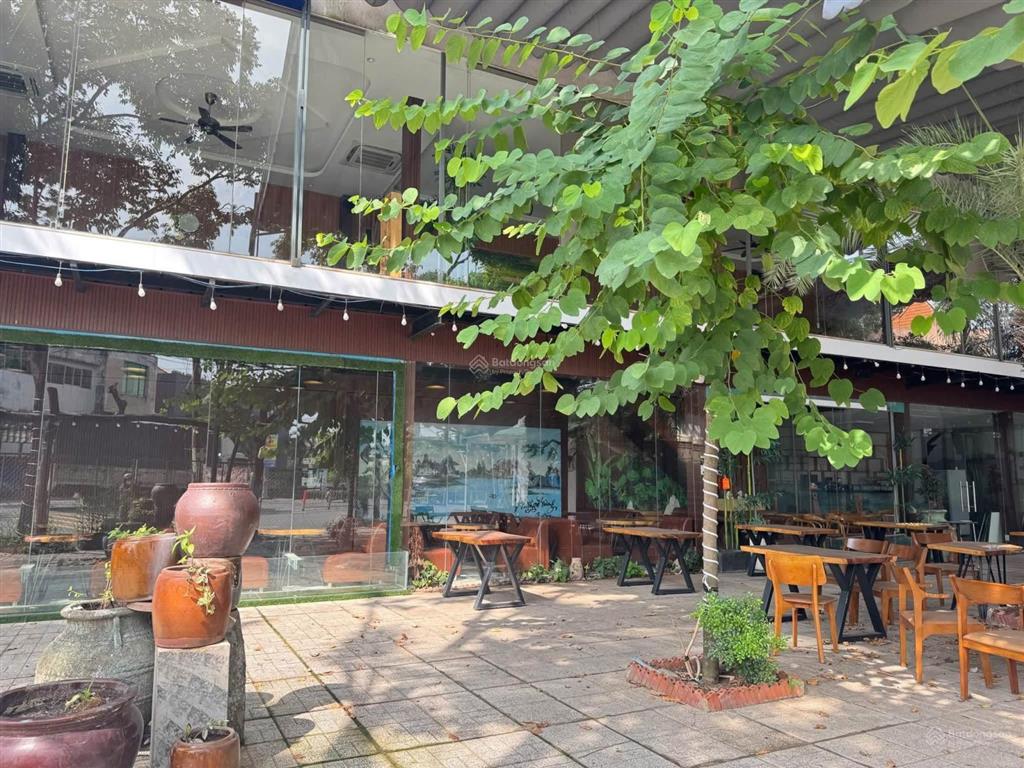 Cho thuê mbkd 800m trung tâm thủ dầu một, bình dương  diện tích 800m2, mặt tiền 35m  có sẵn nhà