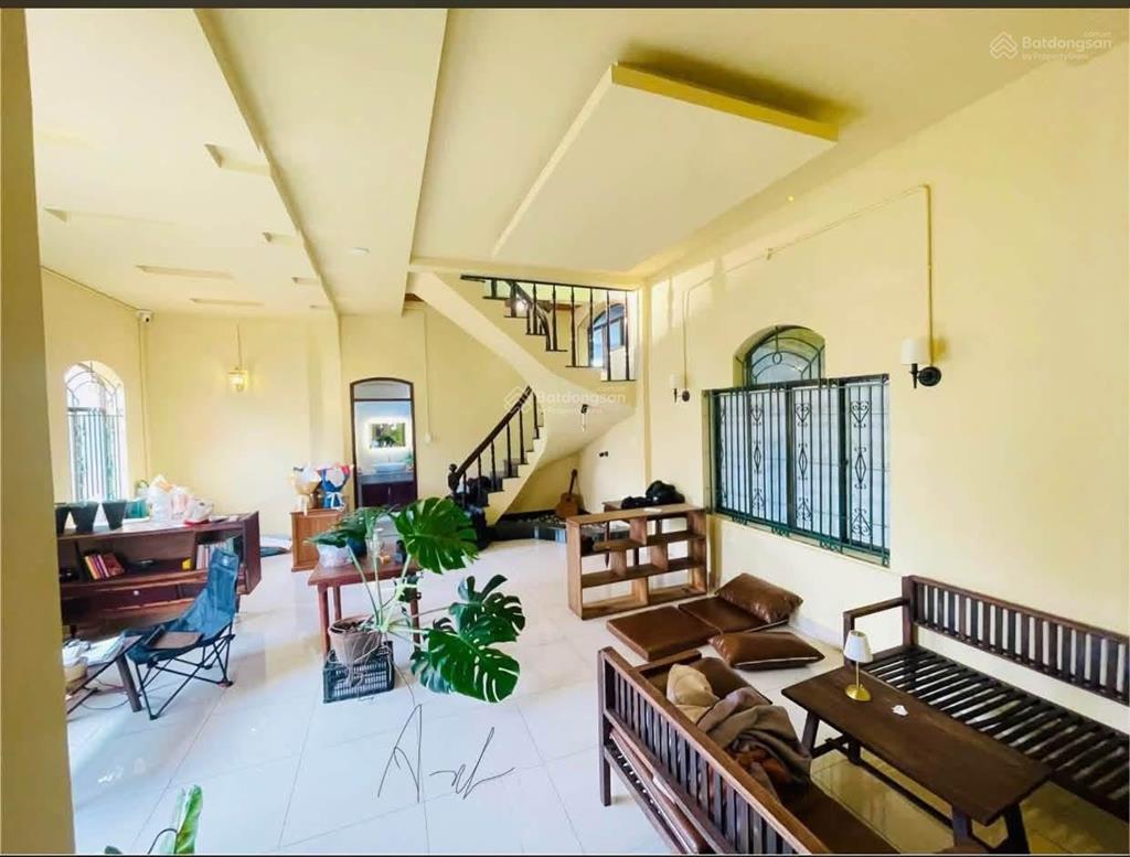 Cho thuê căn góc trung tâm chánh nghĩa 18 triệu  căn góc 2 mặt tiền
 dt 12m28m, tổng 320m
 tk