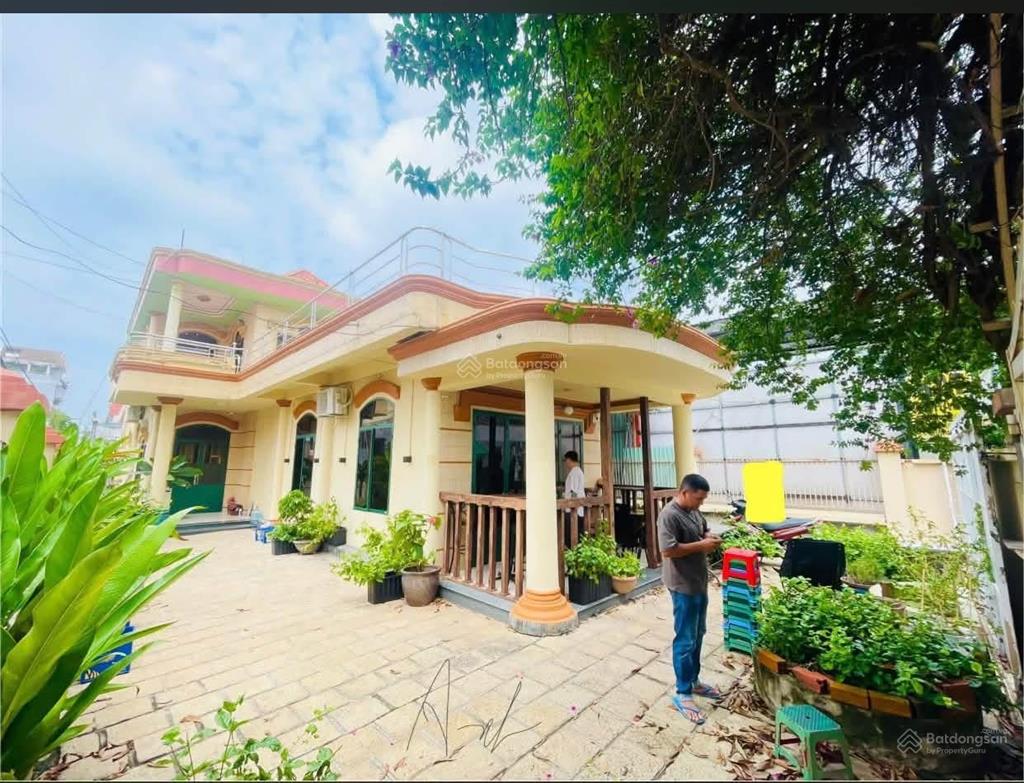 Cho thuê căn góc trung tâm chánh nghĩa 18 triệu  căn góc 2 mặt tiền
 dt 12m28m, tổng 320m
 tk
