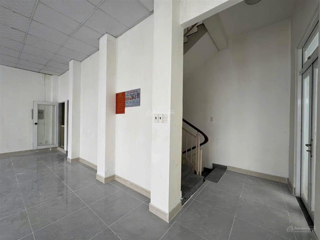Cho thuê nhà mặt tiền phú lợi, thủ dầu một  diện tích 9x20
 thiết kế  1 trệt 3 lầu mỗi tầng th