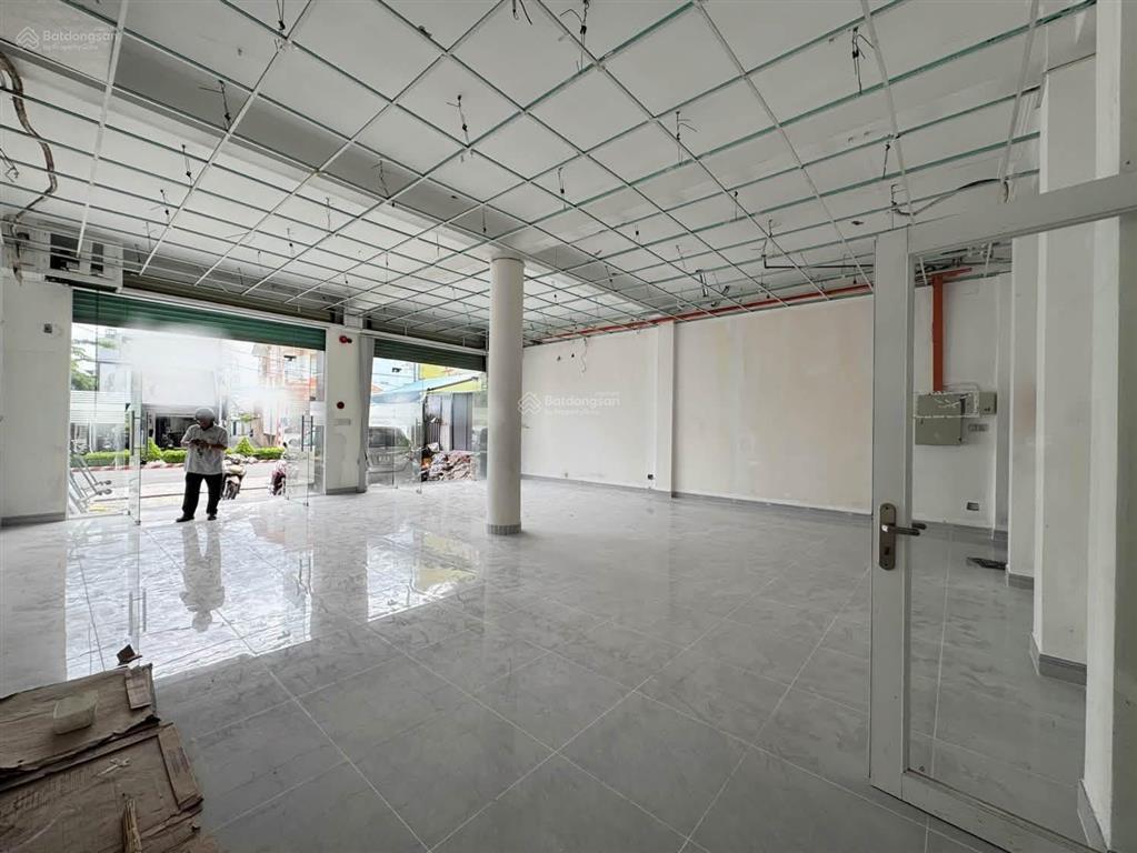 Cho thuê nhà mặt tiền phú lợi, thủ dầu một  diện tích 9x20
 thiết kế  1 trệt 3 lầu mỗi tầng th