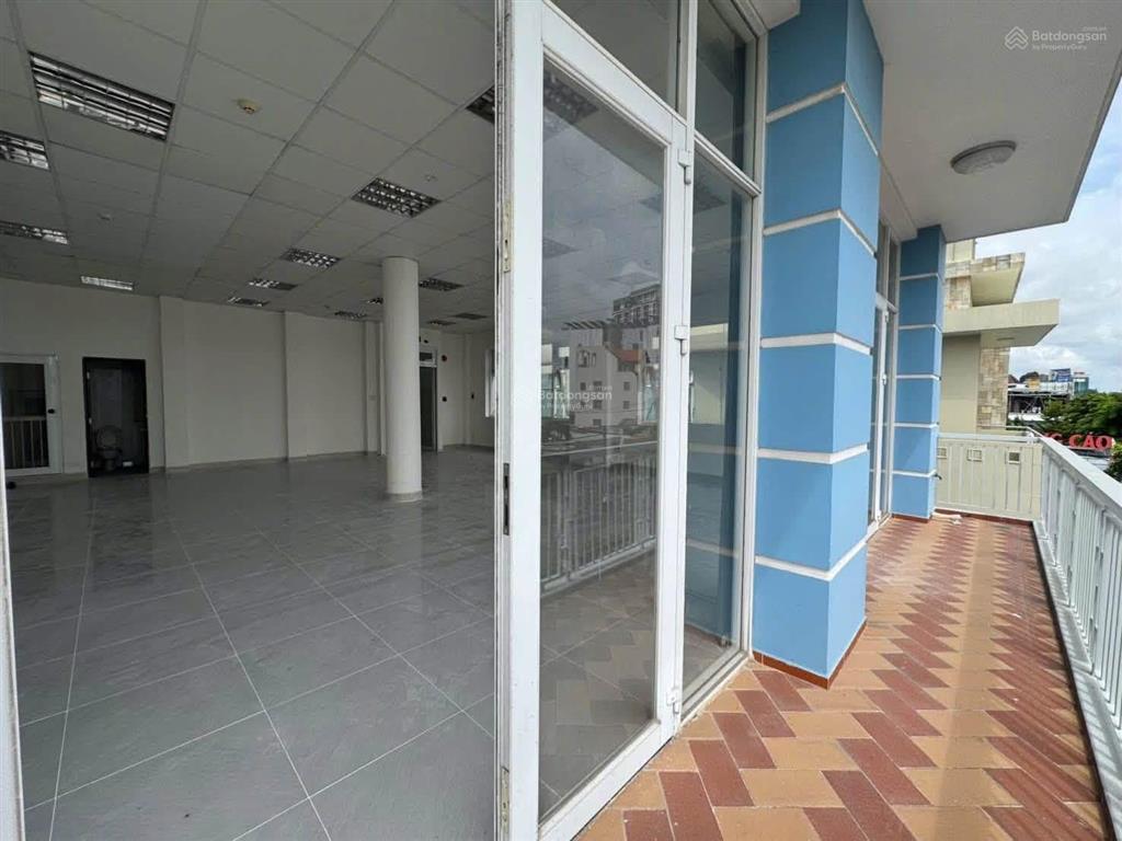 Cho thuê nhà mặt tiền phú lợi, thủ dầu một  diện tích 9x20
 thiết kế  1 trệt 3 lầu mỗi tầng th