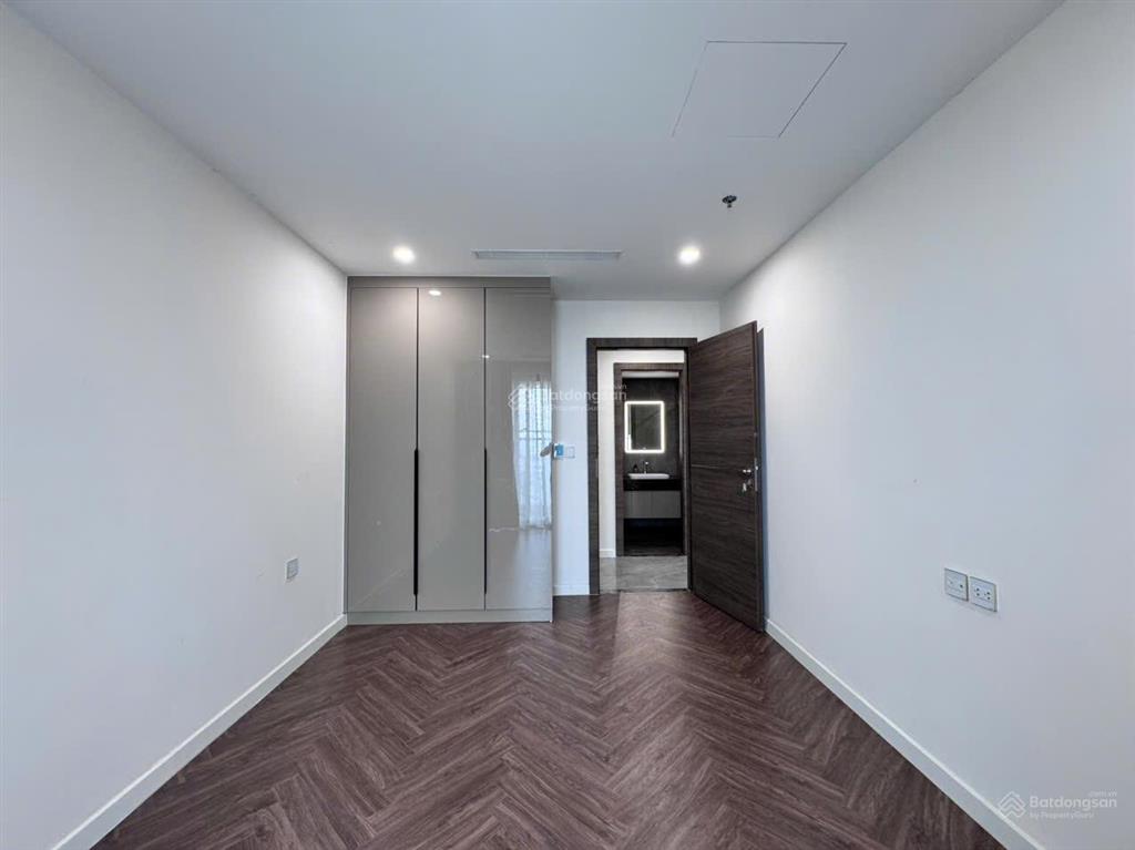 Cho thuê căn hộ 3pn view sông noble crystal riverside, giá tốt 25tr,  0989 272 ***