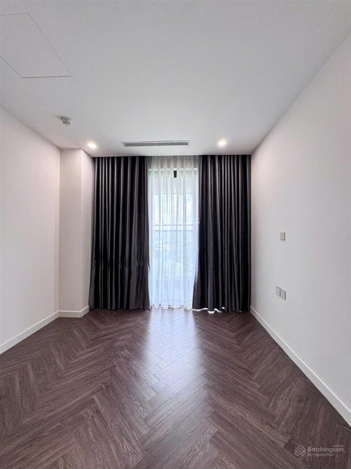 Cho thuê căn hộ 3pn view sông noble crystal riverside, giá tốt 25tr,  0989 272 ***
