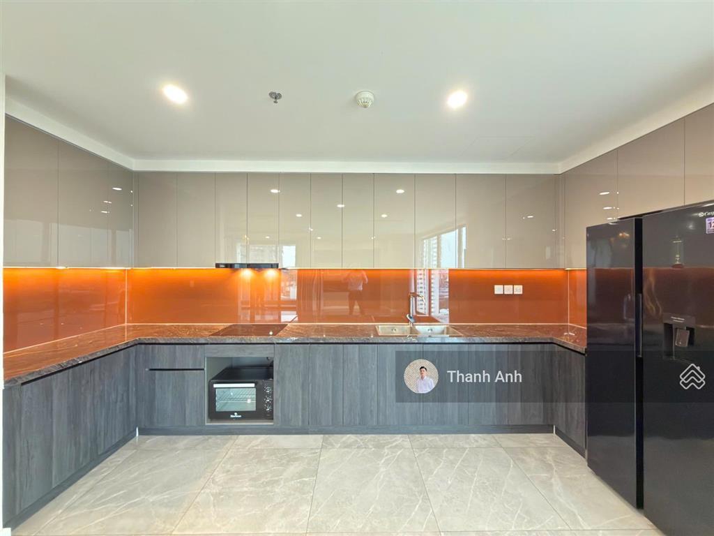 Cho thuê căn hộ view landmark 2pn+2wc 138m2 giá tốt