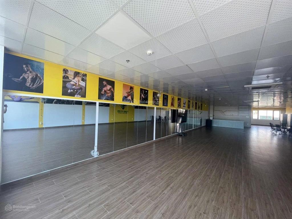 Cho thuê sàn văn phòng 200m2 mặt đường quang trung, uông bí