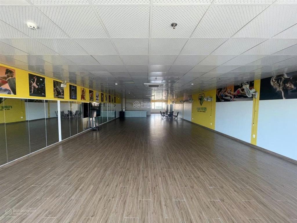 Cho thuê sàn văn phòng 200m2 mặt đường quang trung, uông bí