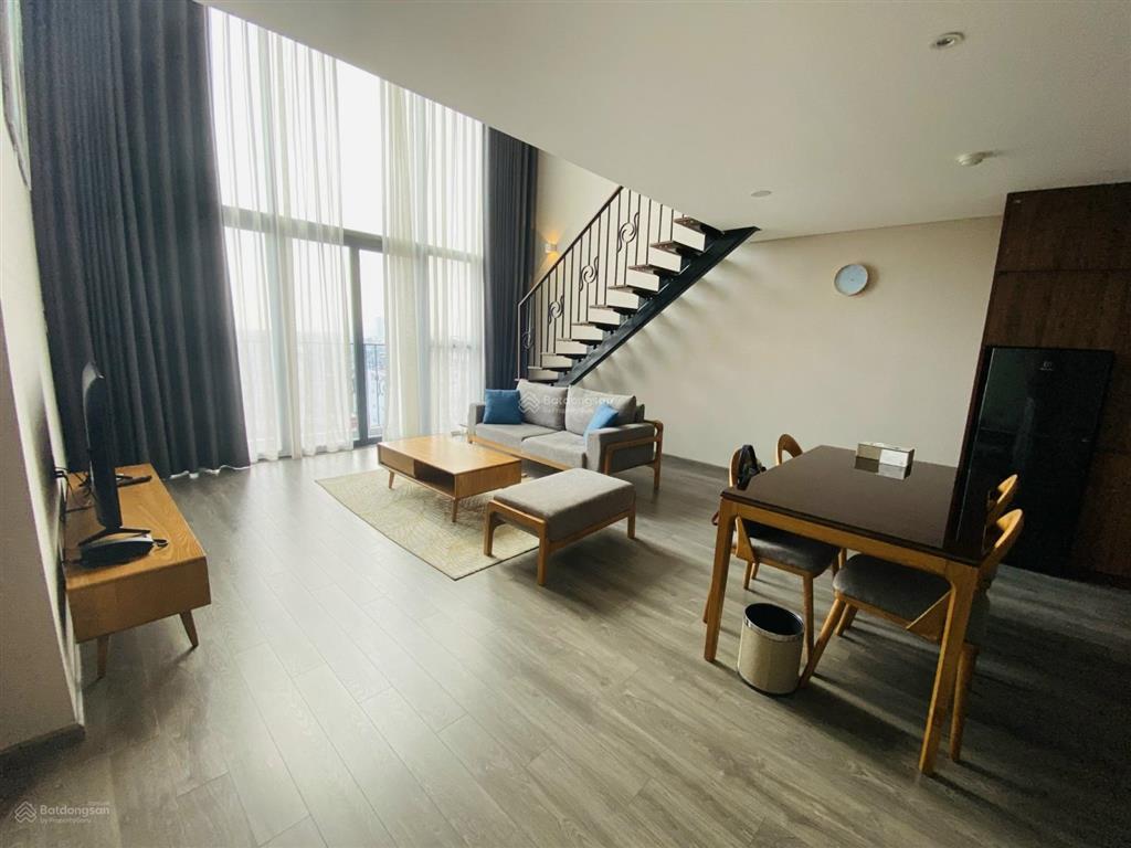 Chính chủ cần bán gấp căn 76m2 view hồ tây, view cầu nhật tân tầng đẹp giá chỉ 8.5 tỷ.