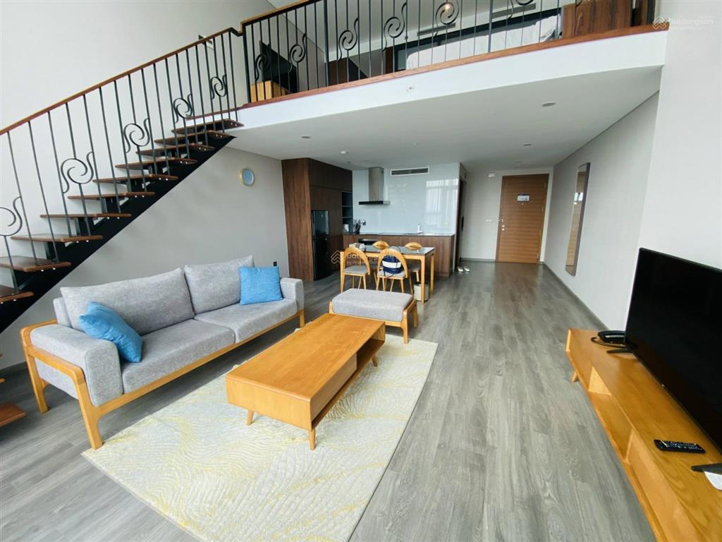 Chính chủ cần bán gấp căn 76m2 view hồ tây, view cầu nhật tân tầng đẹp giá chỉ 8.5 tỷ.