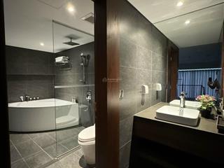 Chính chủ cần bán gấp căn 76m2 view hồ tây, view cầu nhật tân tầng đẹp giá chỉ 8.5 tỷ.