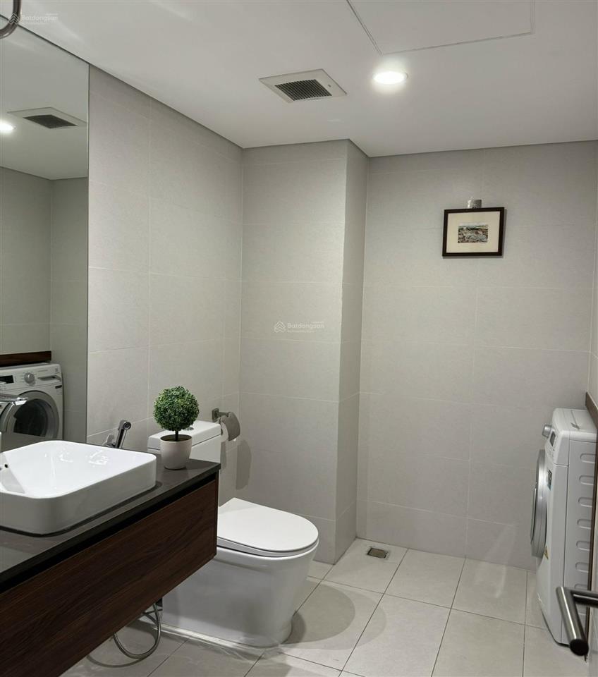 Chính chủ cần bán gấp căn 76m2 view hồ tây, view cầu nhật tân tầng đẹp giá chỉ 8.5 tỷ.
