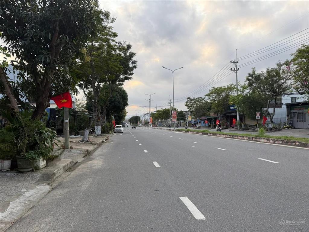 Bán nhà 3 tầng mặt tiền đường 33m mê linh tđc hòa hiệp, phường hải vân, đà nẵng