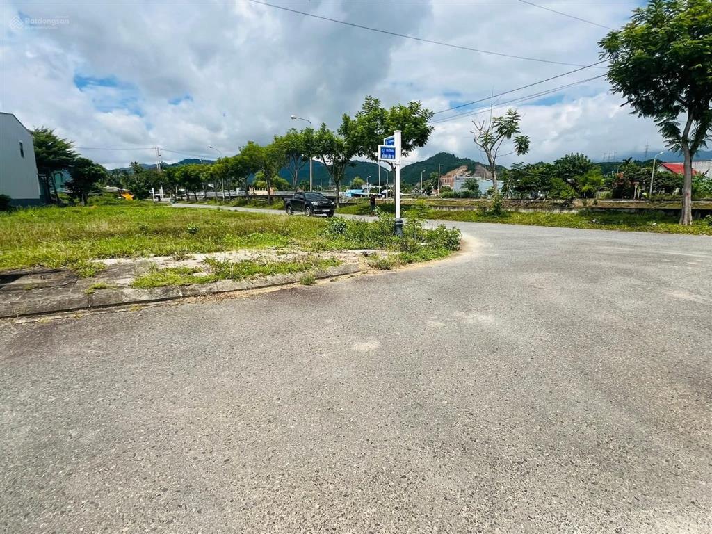 Chào bán lô góc ngã 3 hòa liên 2  view kênh mát mẻ. gần đường đt 601  ngang 9m3  giá 5,5 tỷ