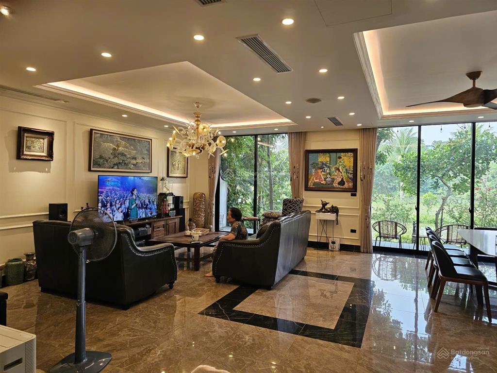 Cho thuê biệt thự ven hồ diện tích sử dụng hơn 400m